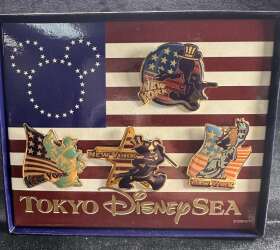 97942 - Tokyo Disney Sea New York - Mickey, Minnie, Donald and Daisy as New York icons - Tokyo Disneyland Resort