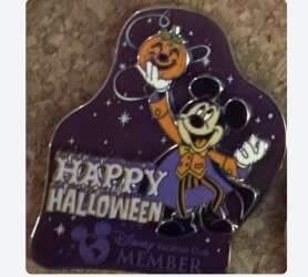 98052 - Halloween - Mickey holding a jack-o-lantern - Happy Halloween - DVC - Disney Vacation Club
