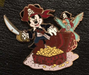 29078 - Pirates of the Caribbean Booster Collection - Mickey Mouse with a Treasure Chest and a Parrot alternate image