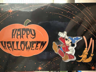 98862 - Halloween - Happy Halloween - Sorcerer Mickey - Walt Disney Imagineering