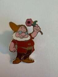 98983 - Snow White and the Seven Dwarfs - Doc with a Flower - Walt Disney World