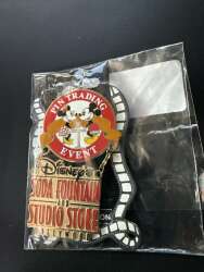 99317 - Disney Soda Fountain Pin Trading Event - Mickey and Minnie Diner - Disney Studio Store Hollywood / Soda Fountain