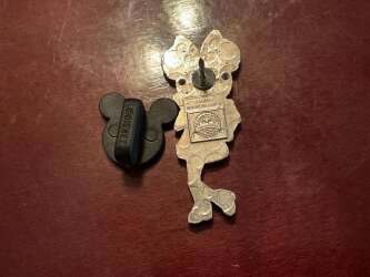 9955 - Minnie Mouse Paris Fashion Glamour Booster - Minnie Holding a Dog alternate image