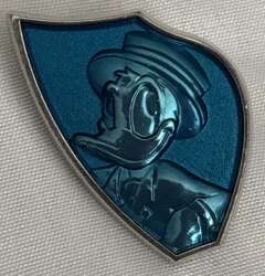 78384 - Donald Duck 90th Anniversary - Sailor's Hat Mystery Puzzle Collection - Crazy Over Daisy Donald (leaning) alternate image