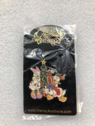 99690 - Unknown Series - Donald and Daisy Christmas Tree - Disney Auctions