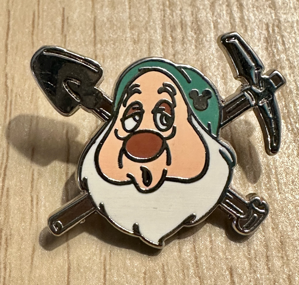 16936 - Sleepy - 2014 Hidden Mickey - The Seven Dwarfs - Walt Disney ...