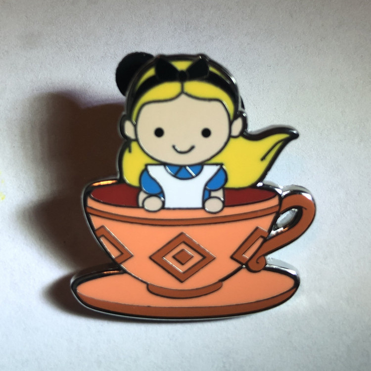 37547 Alice in a Teacup Alice in Wonderland Mystery Pin Set