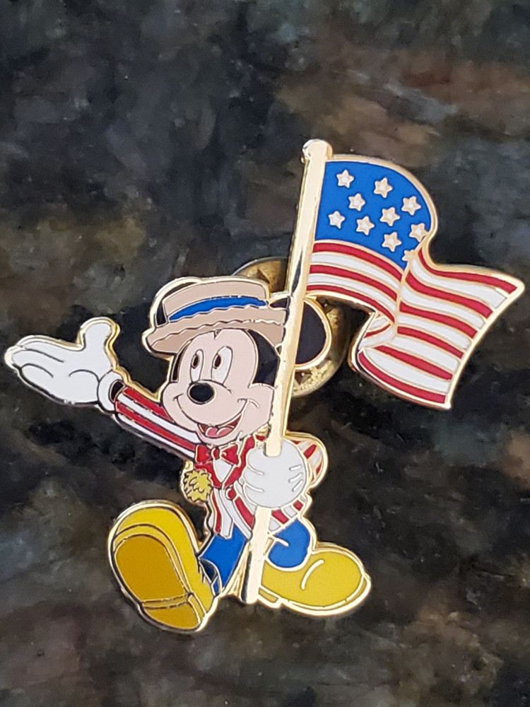 62121 - Mickey Mouse Carrying the American Flag Completer Pin - Mickey ...