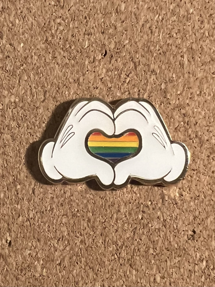 79570 Mickey Pride Heart Hands Hot Topic Pride Collection 2024 Loungefly Disney Pin