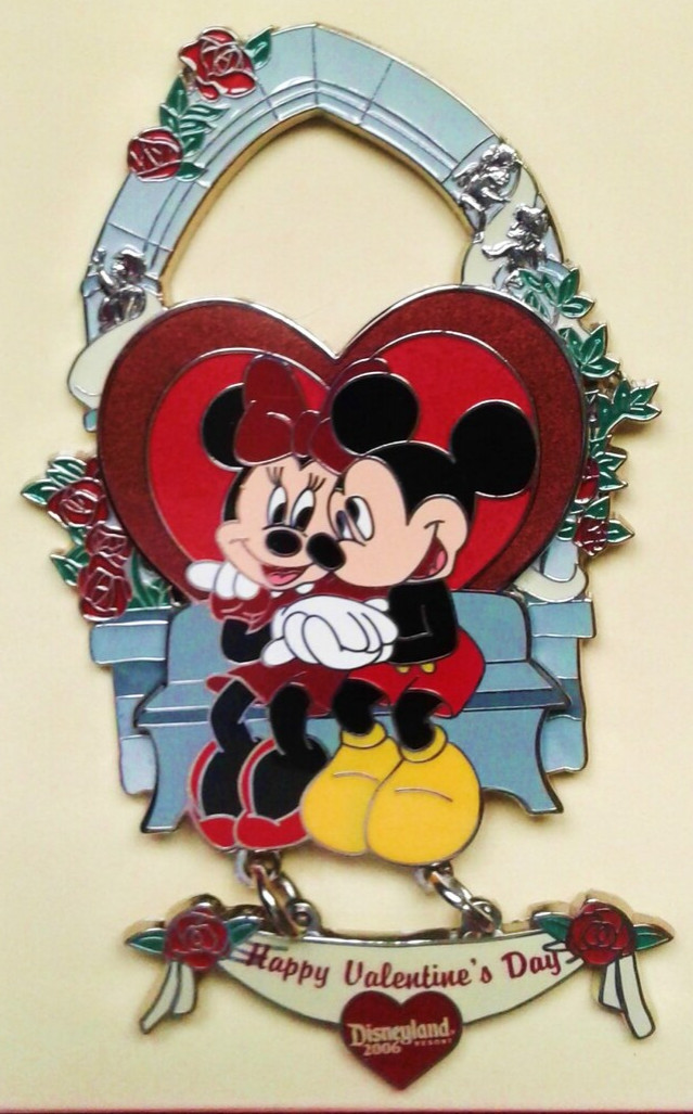 48473 DLR Valentine's Day 2006 Mickey and Minnie Valentine's